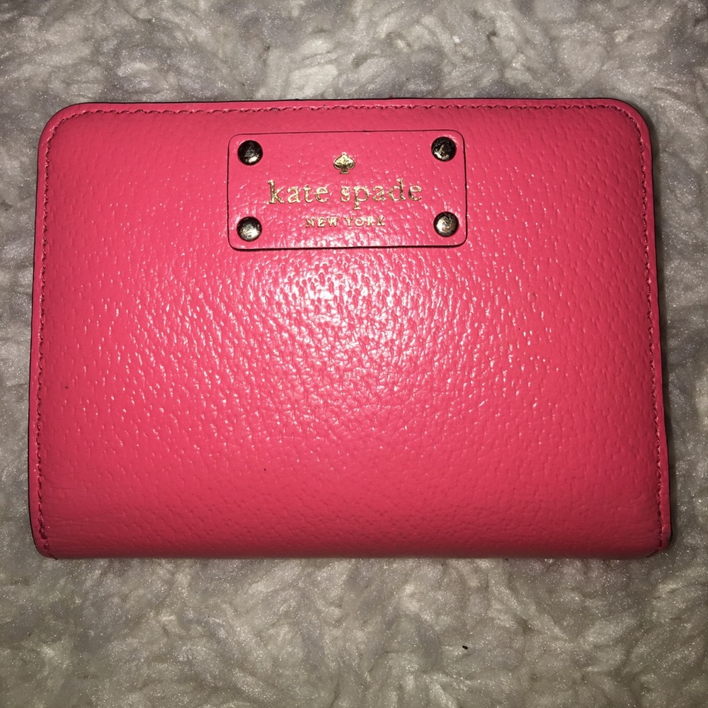 NWT KATE SPADE WALLET ♠️ 🎀